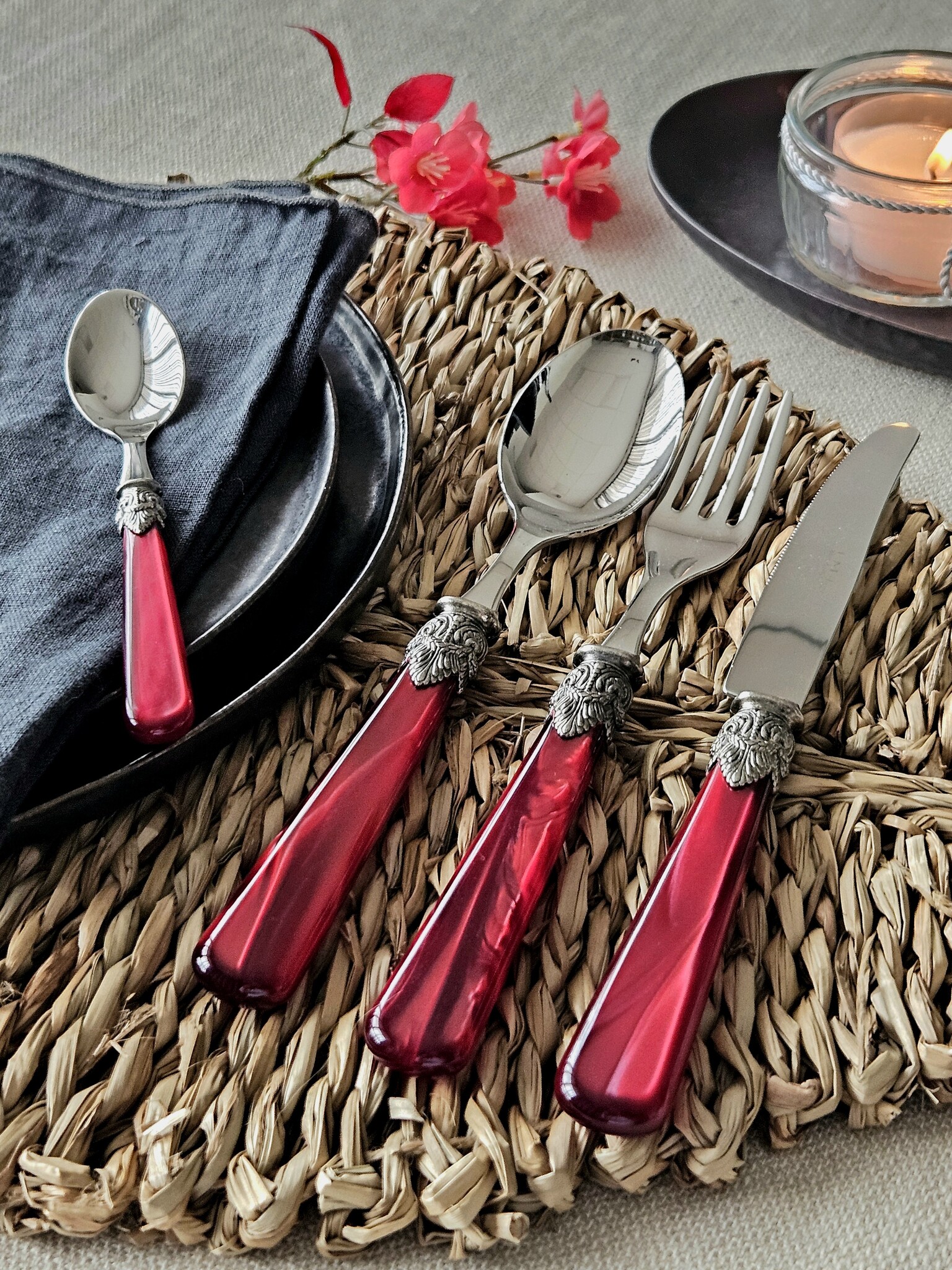 Coffret de couverts, Rouge (éclat nacré), dans un Coffret de couverts en bois luxueux