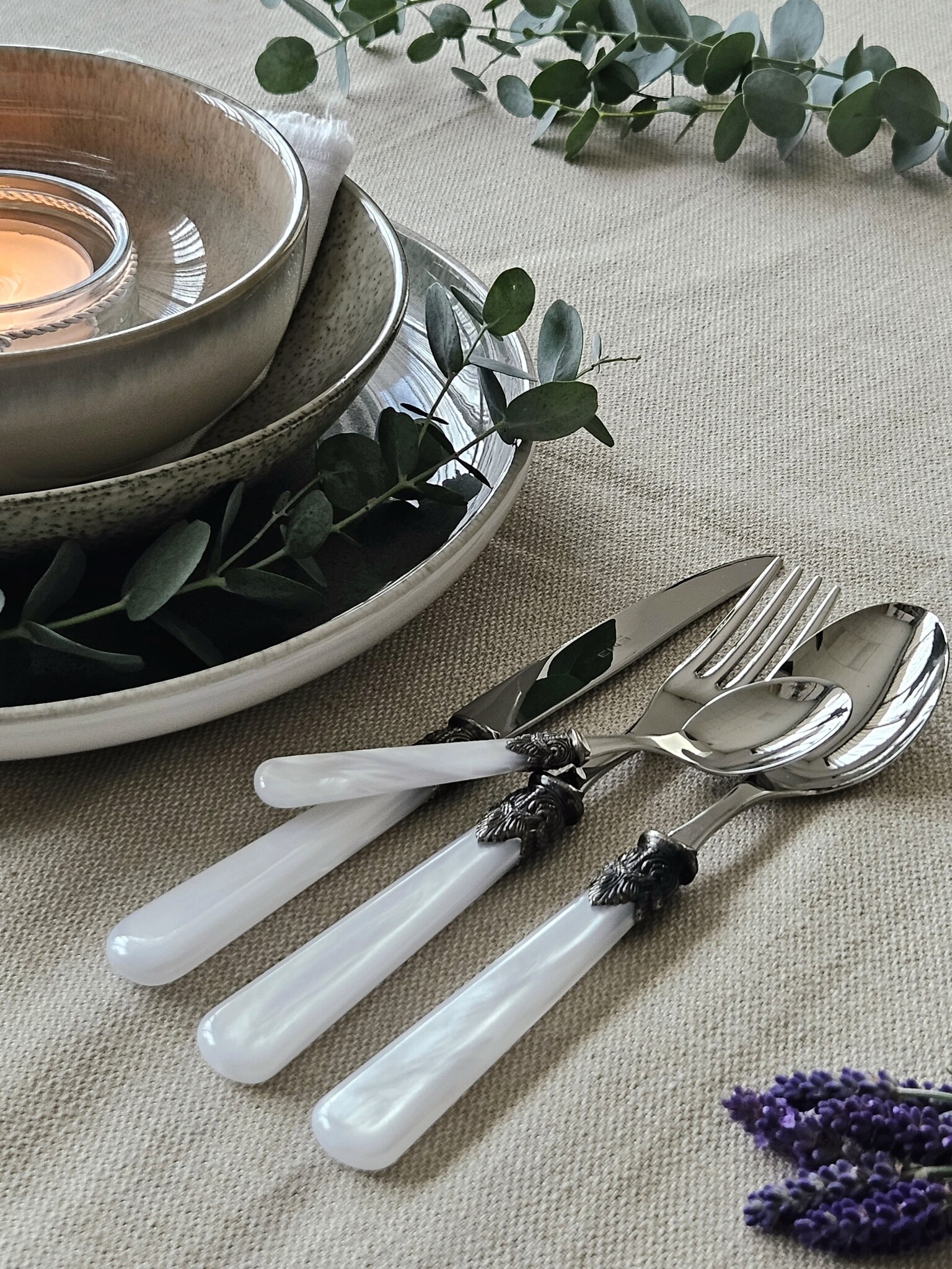 Coffret de couverts, Blanc (éclat nacré), dans un Coffret de couverts en bois luxueux