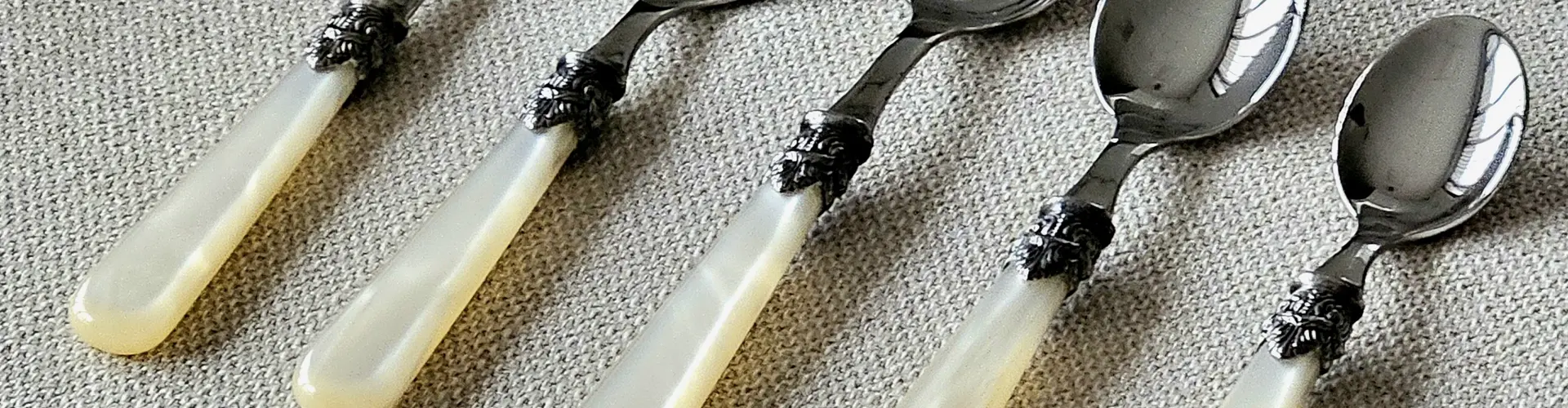 Cucharitas pequeñas EME Napoleon – cubertería elegante, funcional y colorida