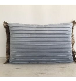 Velvet kussen licht blauw 40x60 cm met plooien