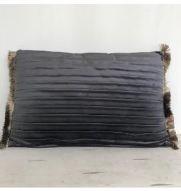 Velvet kussen taupe/ grijs 40x60 cm met plooien