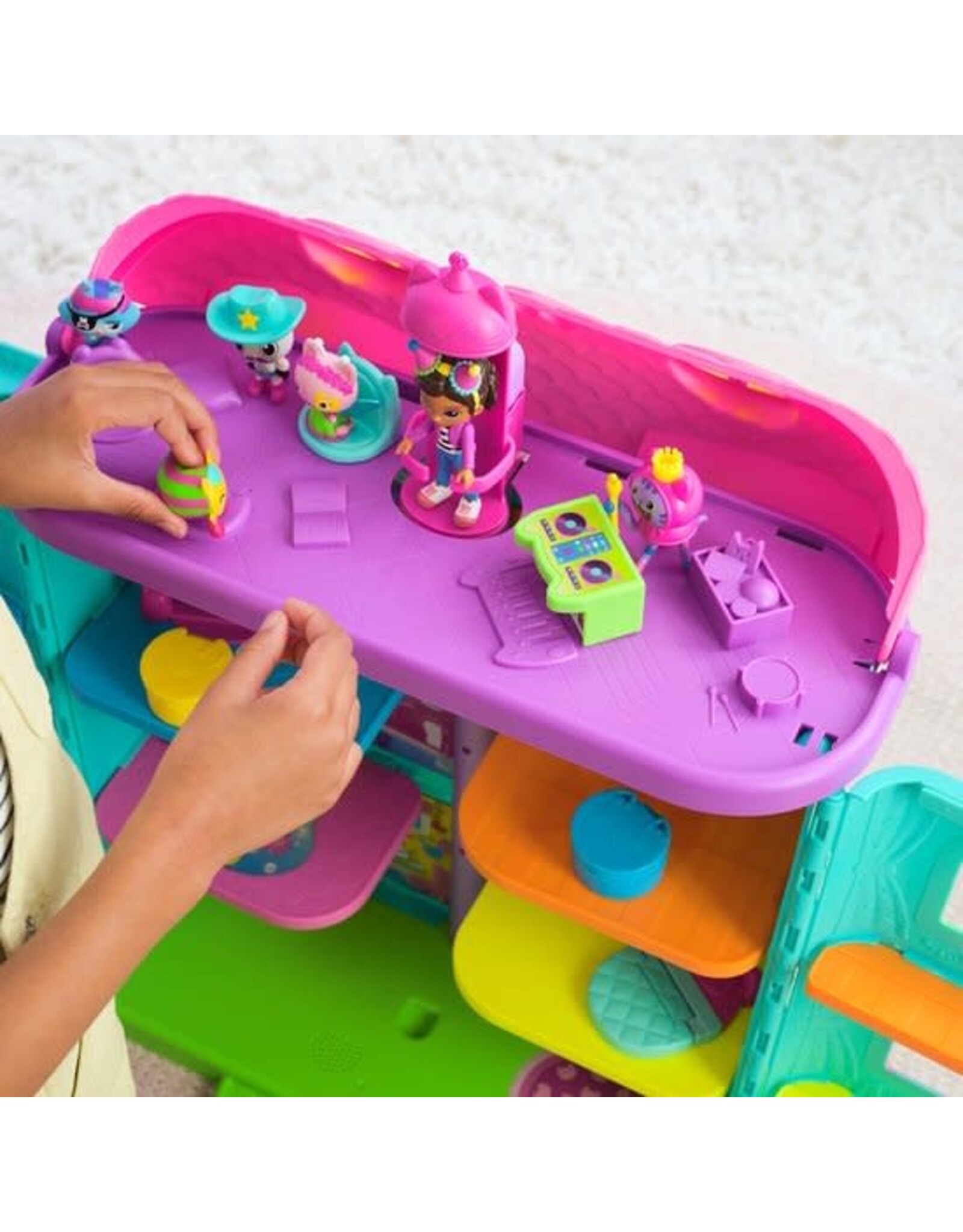 Gabby's Dollhouse Gabby's Poppenhuis - Feest Poppenhuis - +60cm hoog - vanaf 3 jaar - met speelfiguren poppenhuismeubels en 6 geluidseffecten