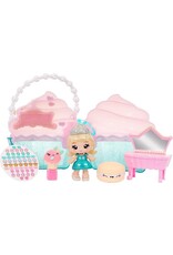 YUMMILAND Yummiland Beauty Bag Playset + Lip Gloss Doll – Cupcake Bag – met exclusieve Callie Birthday Cake, nagellak + nagelstickers, pailletten voor het lichaam, poppenspel, cosmetisch spel, vanaf 4 jaar