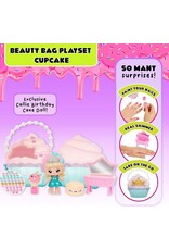YUMMILAND Yummiland Beauty Bag Playset + Lip Gloss Doll – Cupcake Bag – met exclusieve Callie Birthday Cake, nagellak + nagelstickers, pailletten voor het lichaam, poppenspel, cosmetisch spel, vanaf 4 jaar