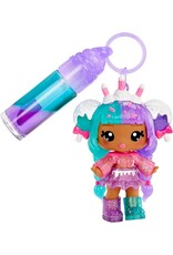 YUMMILAND Yummiland Lip Gloss Doll: Mystery Color Change - Carly Cakepop - Inclusief 1 pop, doe-het-zelf lipgloss + afneembare sleutelhanger, cosmeticaspel, collectie, voor kinderen vanaf 4 jaar