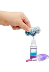 YUMMILAND Yummiland Lip Gloss Doll: Mystery Color Change - Carly Cakepop - Inclusief 1 pop, doe-het-zelf lipgloss + afneembare sleutelhanger, cosmeticaspel, collectie, voor kinderen vanaf 4 jaar