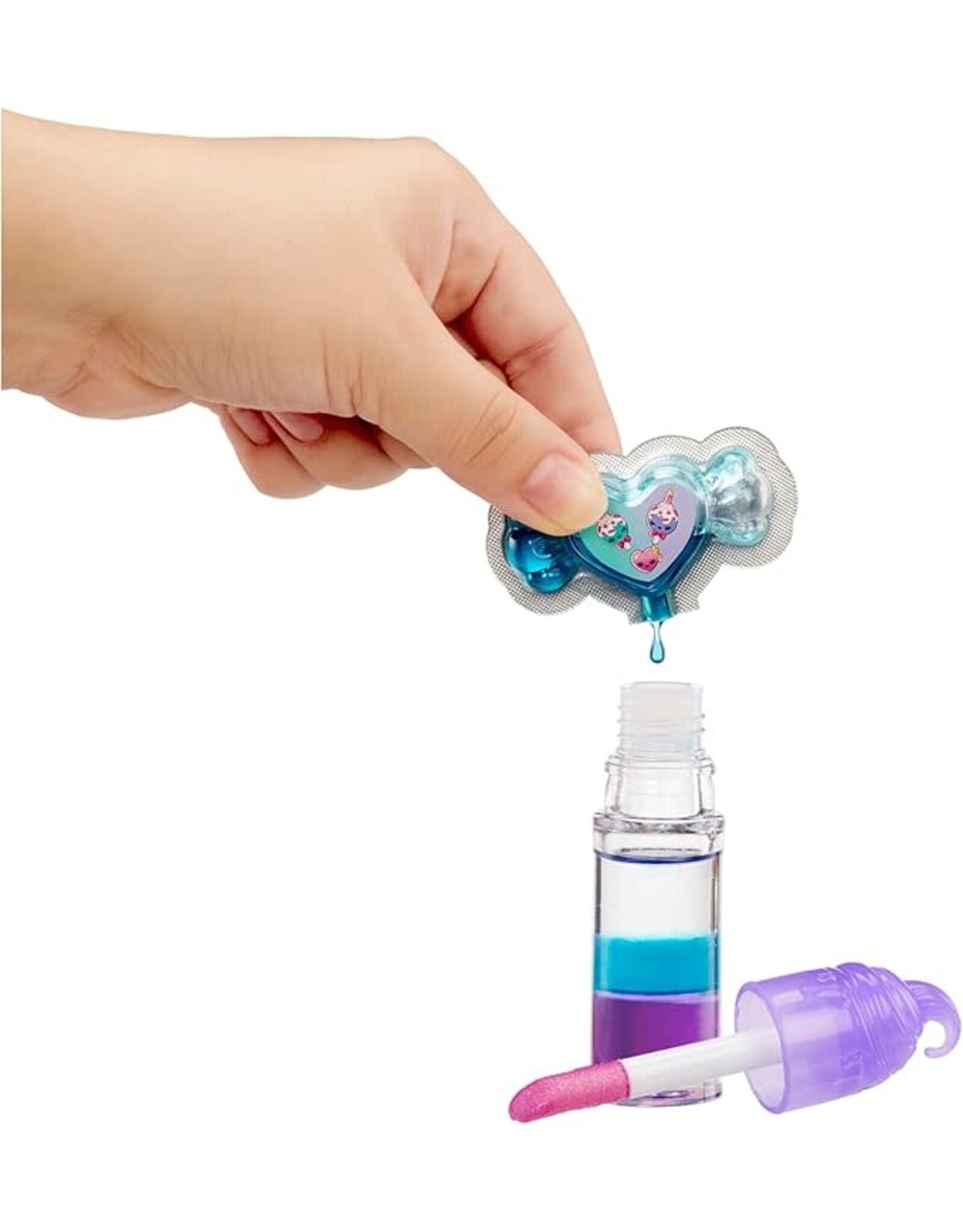 YUMMILAND Yummiland Lip Gloss Doll: Mystery Color Change - Carly Cakepop - Inclusief 1 pop, doe-het-zelf lipgloss + afneembare sleutelhanger, cosmeticaspel, collectie, voor kinderen vanaf 4 jaar