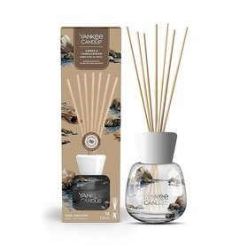 Yankee Candle Afbeeldingen zijn een zo waarheidsgetrouw mogelijke weergave YANKEE CANDLE AMBER & SANDALWOOD SIGNATURE REED DIFFUSER