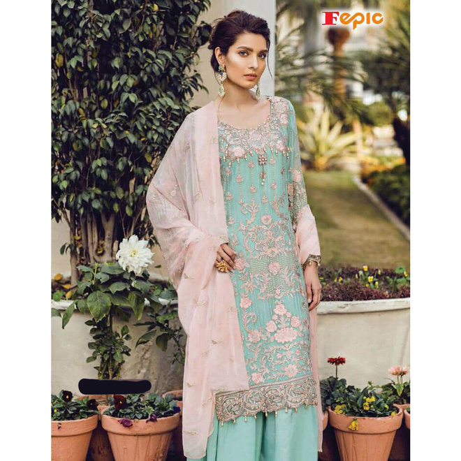 Elegantes Salwar Kameez Suit mit exklusiver und aufwendiger Bestickung.