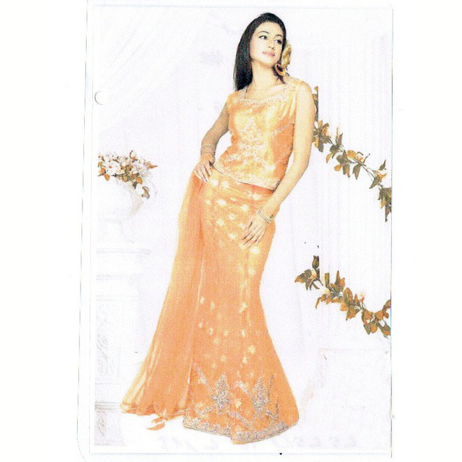 Handgefertigtes Lehenga Choli in Apricot & Gold – Einzelstück Grösse 42, tragfertig genäht