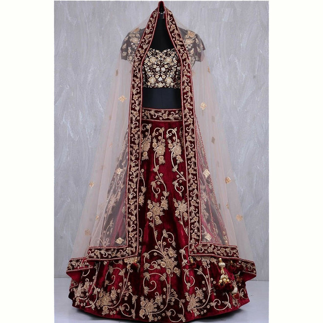 Lehenga Choli in Weinrot auf Mass