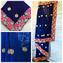 Bestickter Sari in Blau mit Rosen