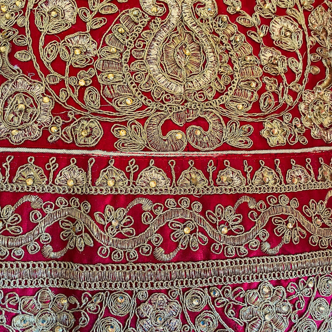 Lehenga Choli in Rot, Gold- Stoffpaket- halbgenäht