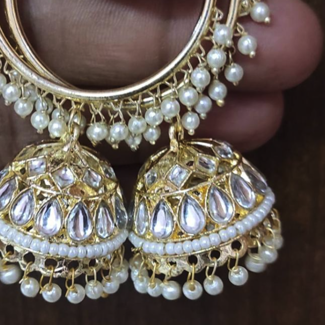 Indische Ohrringe mit Kristallen und Perlen