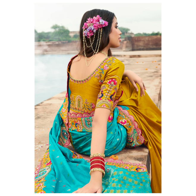 Exklusiver Lehenga Sari in Gelb & Türkis – aufwendig bestickt, mit angenähtem Blusenstoff & handgenähten Latkans