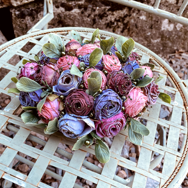 Stille Harmonie – Trockenblumenarrangement in Rosa, Altrosa & Blautönen im Bilderrahmen