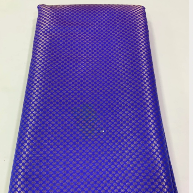 Barnasi Brokatstoff in Blau – Edle Meterware mit dezentem, traditionellem Muster