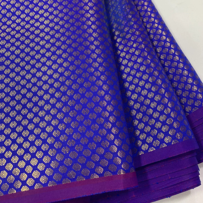 Barnasi Brokatstoff in Blau – Edle Meterware mit dezentem, traditionellem Muster