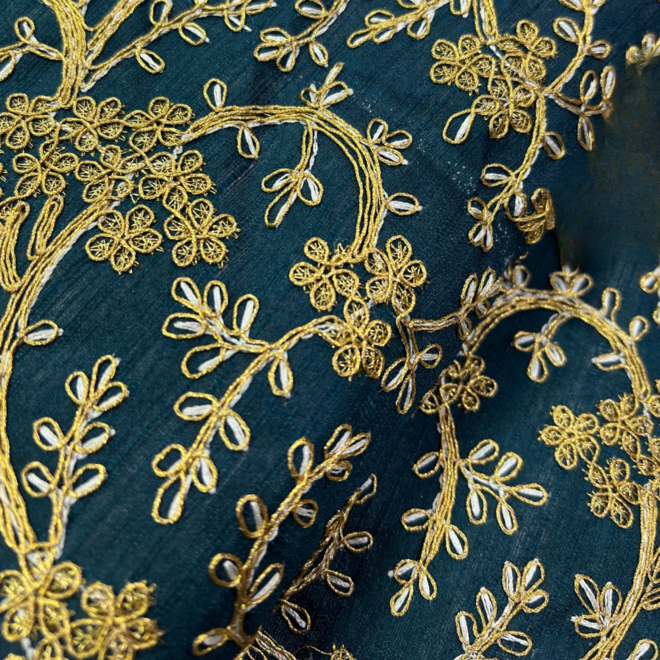 Dupion-Rohseide in Petrol mit Goldstickerei – Edle Meterware, 110 cm breit