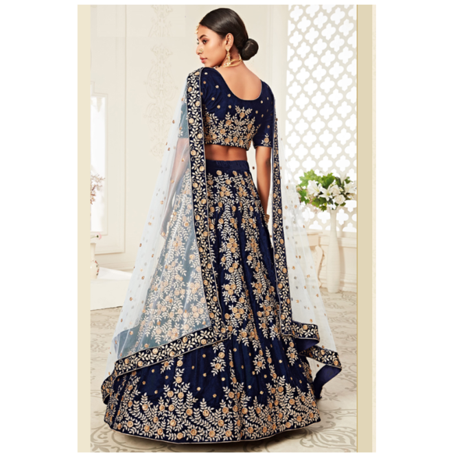 Elegantes Lehenga Choli in Dunkelblau & Gold – Grösse 38, mit prachtvoller Stickerei und Dupatta