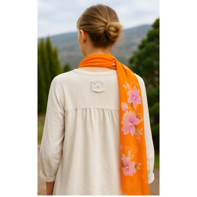 Legeres One Size T-Shirt in Beige mit farblich passendem Schal