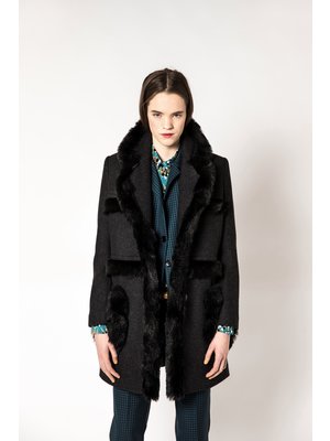 Coat with wool and vegan fur