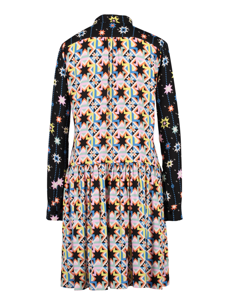 Wide dress met hexa STAR print