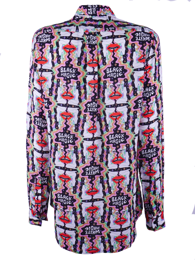 Klassieke blouse met borstzak in zachte mooi vallende viscose  met  Magic Rainbow print