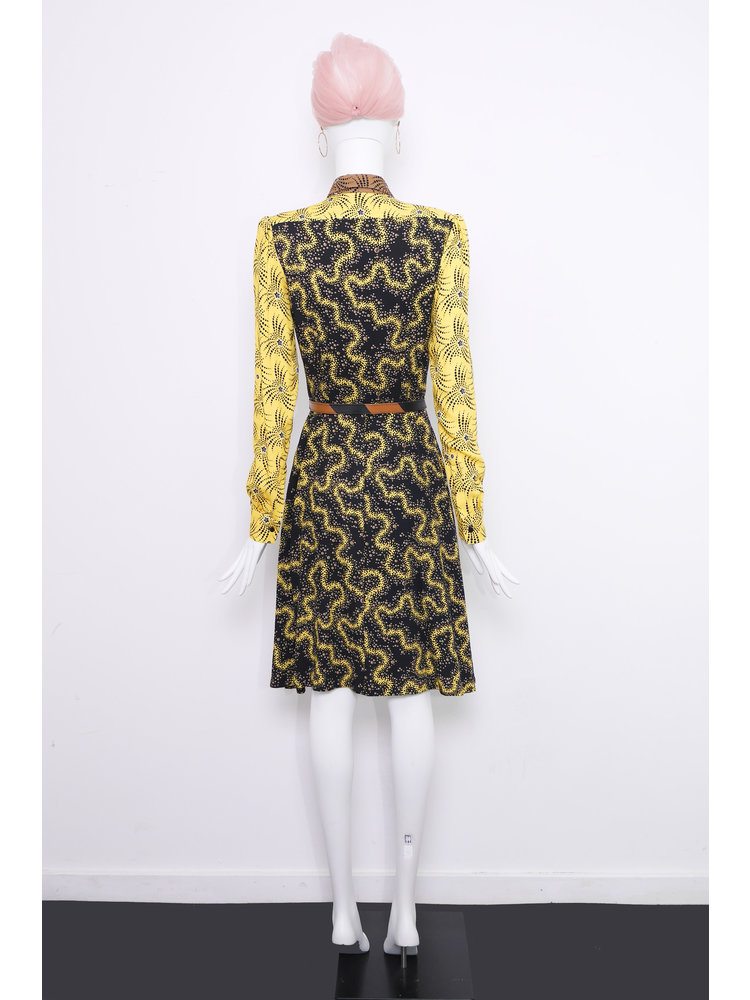 SIS by Spijkers en Spijkers Elegant dress with flair bottom in yellow STARDUST print