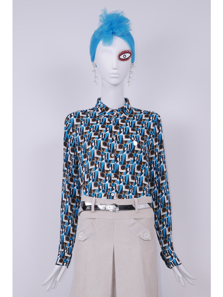 SIS by Spijkers en Spijkers blouse with cloud shape collar and cuffs in graphic blue revolution print