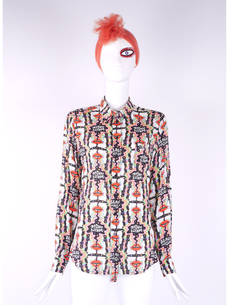 Classic blouse with chestpocket in soft supple viscose with Magic Rainbow print