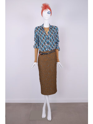 Pencilskirt with pockers in coppercolour relief jaquard