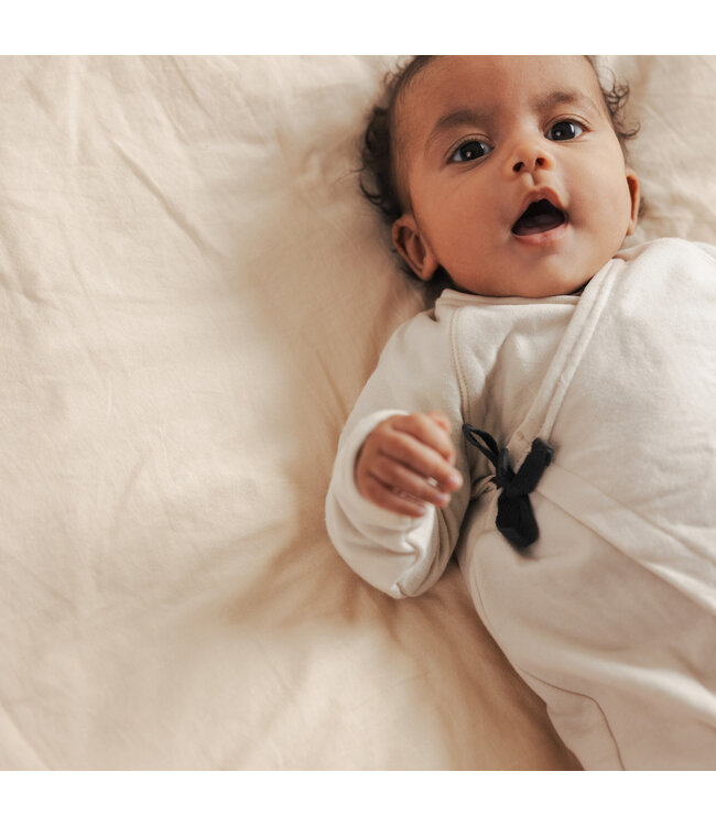 Cross-over newborn suit Nougat