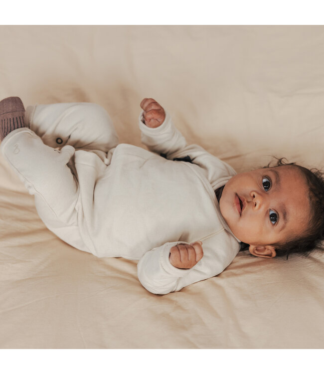 Cross-over newborn suit Nougat
