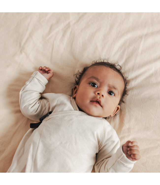 Cross-over newborn suit Nougat