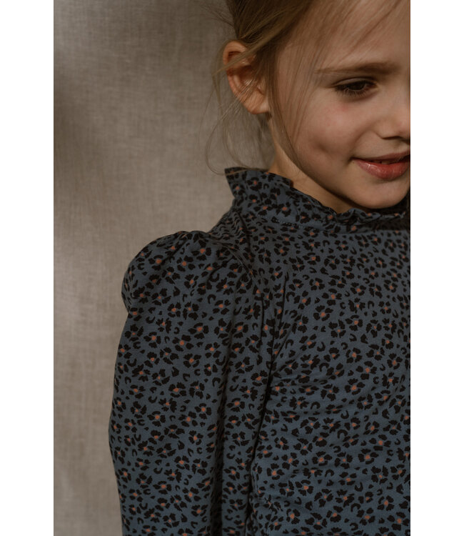 Navy Natural Loulou top navy leopard flower