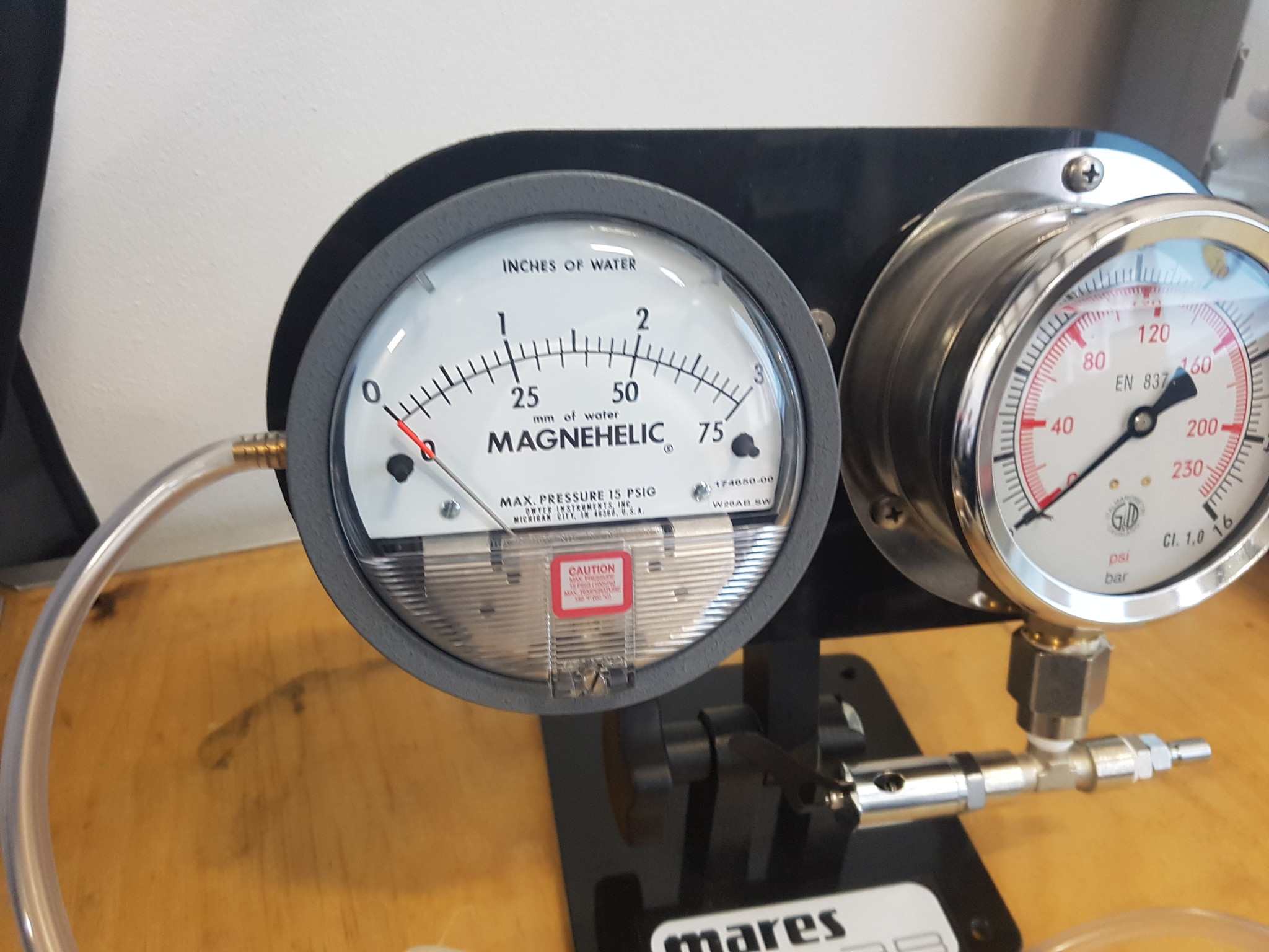 Ademautomaat testen met Magnehelic en middendruk meter