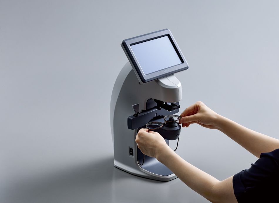 NIDEK LM-1PD Auto Lensmeter met PD- en transmissiemeting