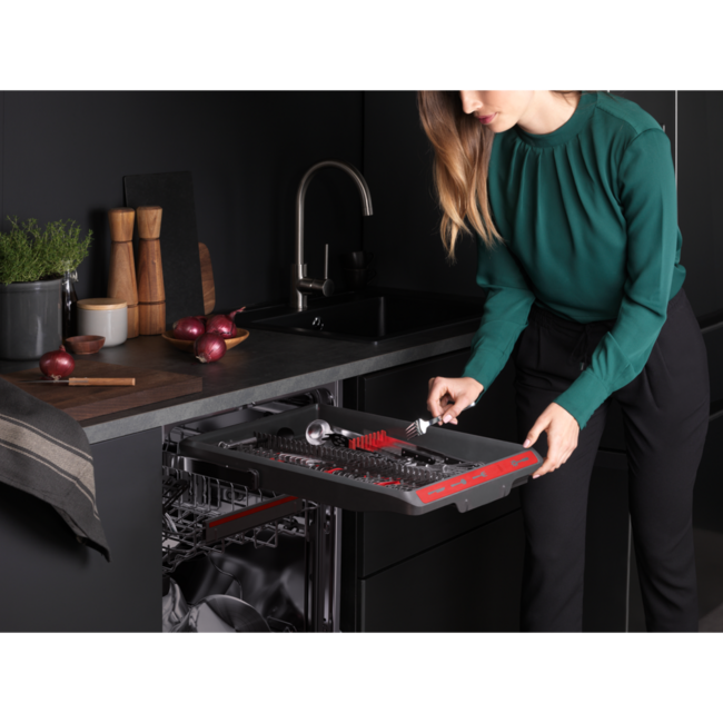 AEG FEE8380XPM | Half geintregeerde vaatwasser | ComfortLift