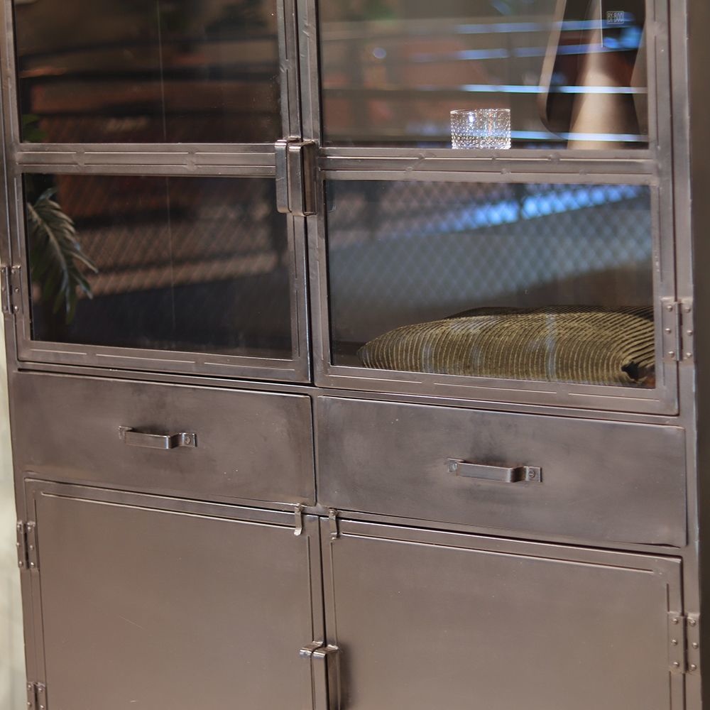 Vitrine Nick Industrial Design Metall 4-türig - Gratis Versand - Livin24