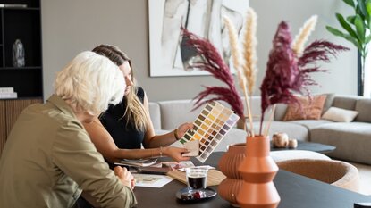 The science of the red trend: Warum Rot die Interieurfarbe des Jahres 2025 ist