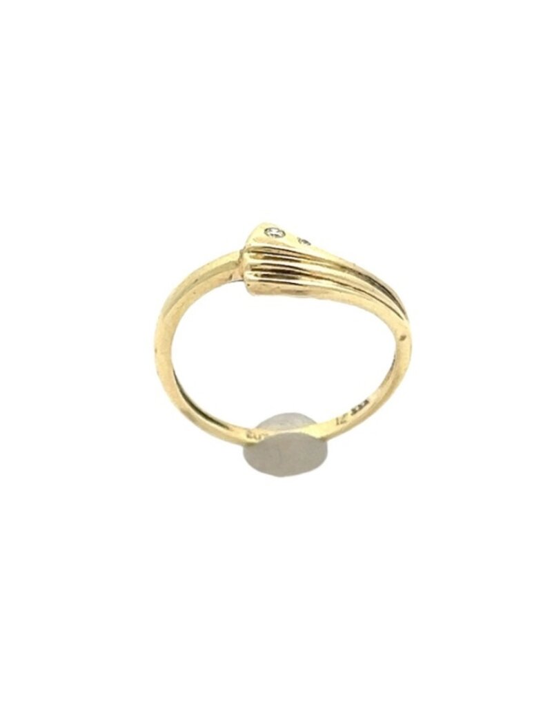 merkloos Gouden ring ingelegd met 2 diamanten - ringmaat 52