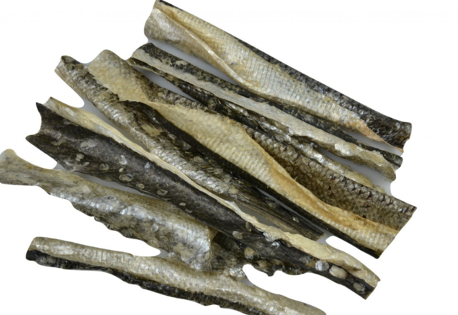 Zalmhuid repen gedroogd 150 gram Zalmhuid repen gedroogd 150 gram
