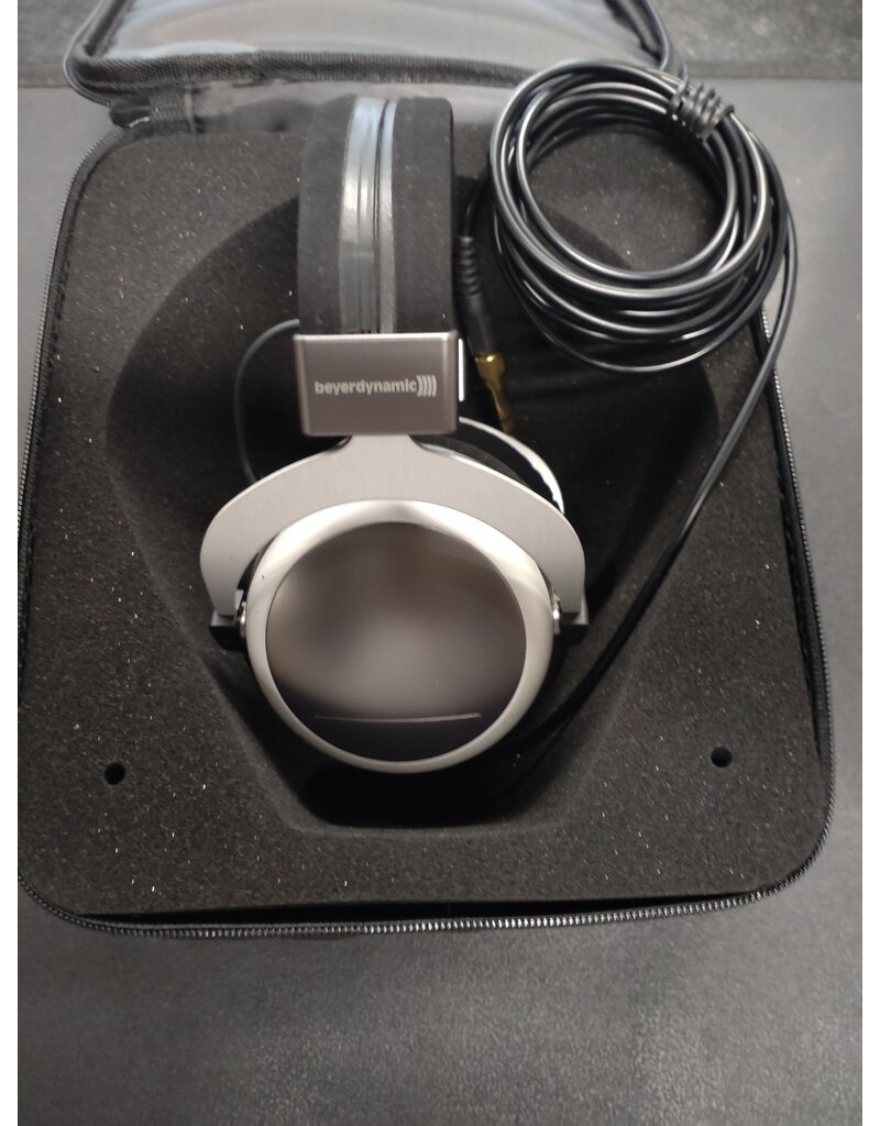 Beyerdynamic T 70 Premium closed back headphone