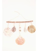 Mobile met schelpen 35x30cm