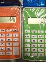 Calculator rekenmachine 8 digit 12x7x0,7cm assorti kleur. inclusief batterij.