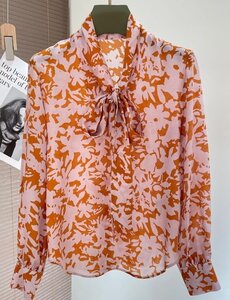  Seidenbluse mit Blumenmuster