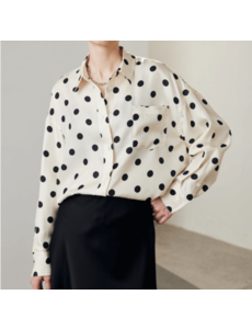  Seidenbluse mit Punkten