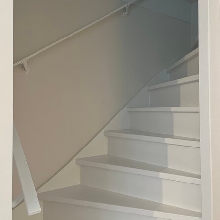Trapleuning wit - rechthoekig (40x15 mm) - met leuninghouders type 7 luxe - op maat - coating wit RAL 9015 of 9016