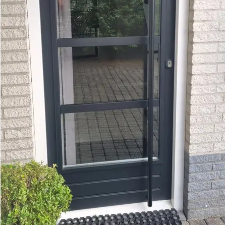 Trapleuning zwart - rond smal - met leuninghouders type 14 - op maat - voor buiten - zwarte poedercoating - RAL 9005